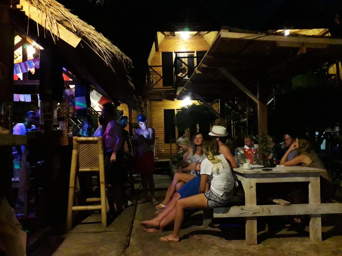 Deep House Bungalows Gili Trawangan Dış mekan fotoğraf